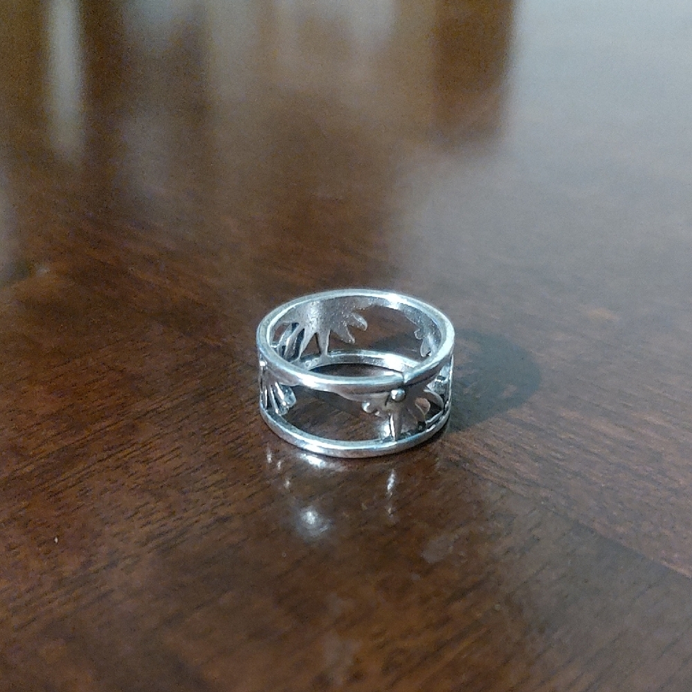 Elegant Silver Floral Ring